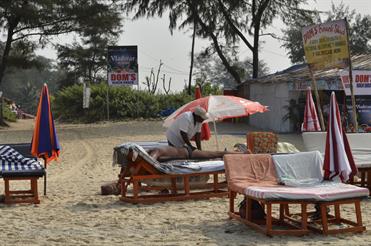 01 Mobor-Beach_and_Cavelossim-Beach,_Goa_DSC7373_b_H600